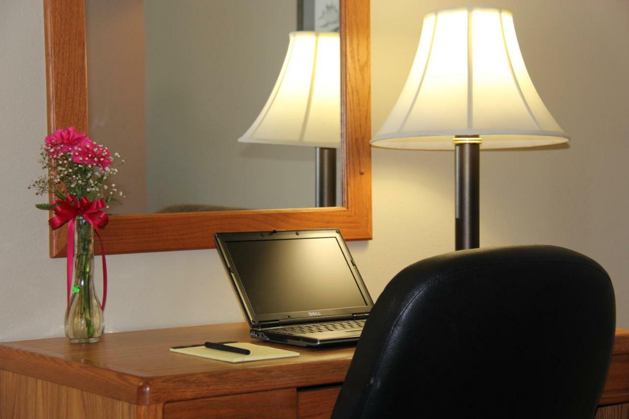 Homestead Inn And Suites Hardin Buitenkant foto